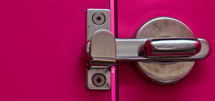 Childproof Gate Lock in West Rancho Dominguez, California