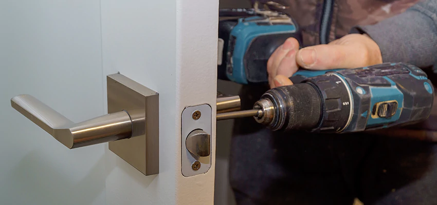 Broken Door Handle Lock Repair in West Rancho Dominguez, California
